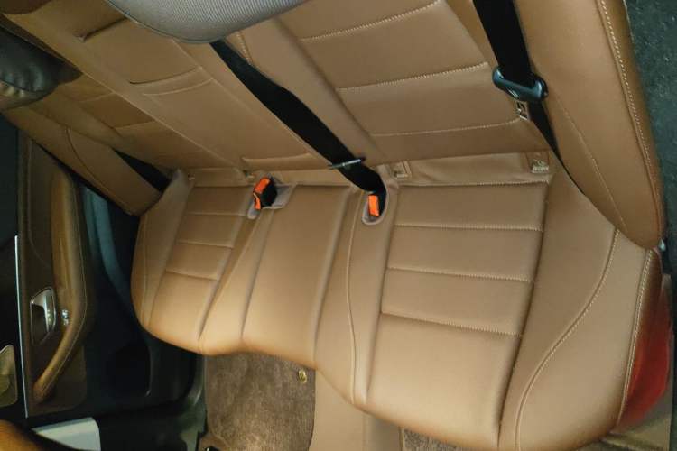 Used Mercedes-Benz GLE 2026 GLE 350 4MATIC Dynamic Model Left Rear Seat
