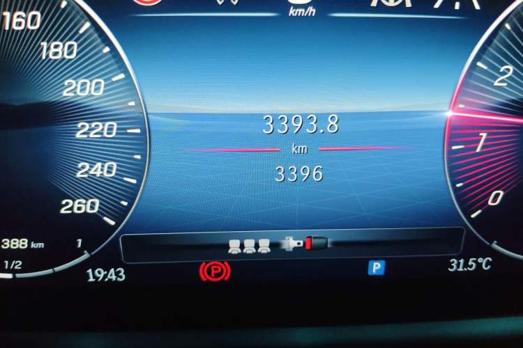 Used Mercedes-Benz GLE 2026 GLE 350 4MATIC Dynamic Model Odometer Close Up