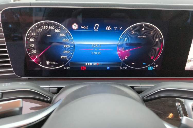 Used Mercedes-Benz GLE 2026 GLE 350 4MATIC Dynamic Model Odometer Close Up