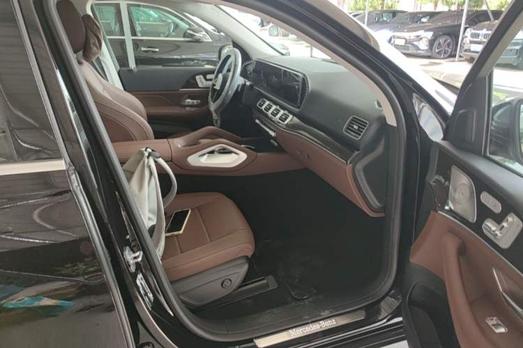 Used Mercedes-Benz GLE 2026 GLE 350 4MATIC Dynamic Model Right Front Seat