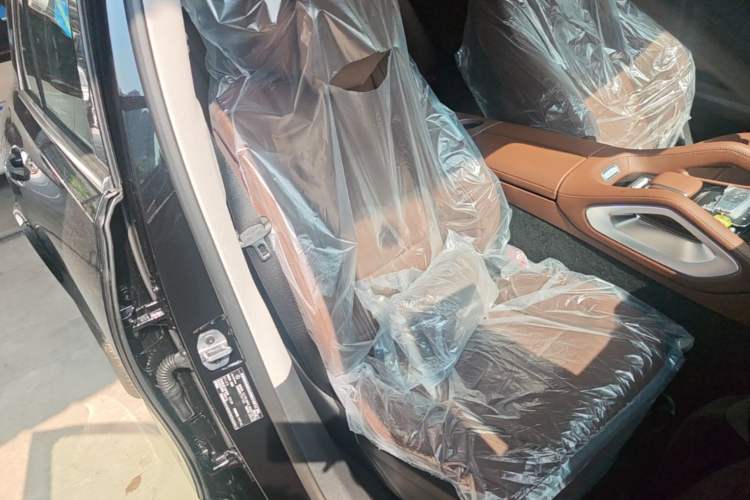 Used Mercedes-Benz GLE 2026 Model GLE 350 4MATIC Fashion Version Right Front Seat