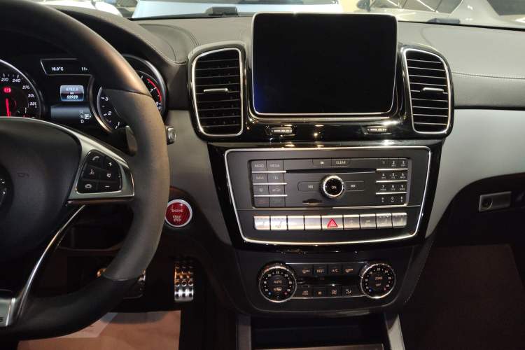 Used Mercedes-Benz GLE AMG 2015 AMG GLE 63 4MATIC Audio And AC Panel