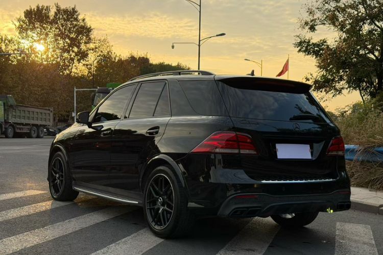 Used Mercedes-Benz GLE AMG 2015 AMG GLE 63 4MATIC Exterior 3
