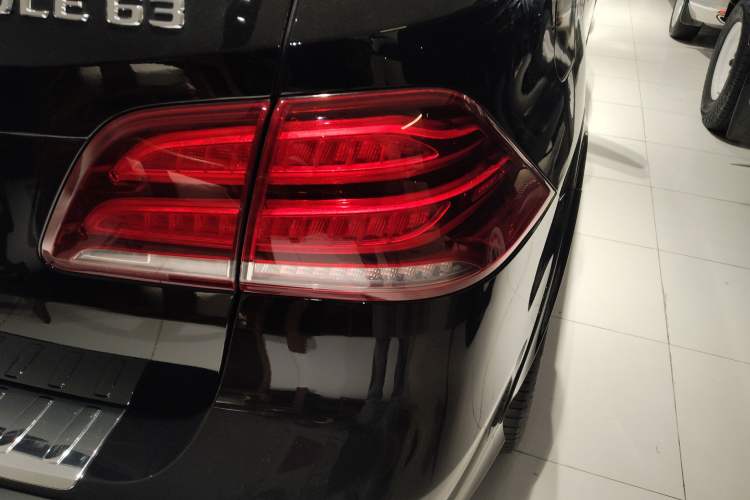 Used Mercedes-Benz GLE AMG 2015 AMG GLE 63 4MATIC Exterior 6