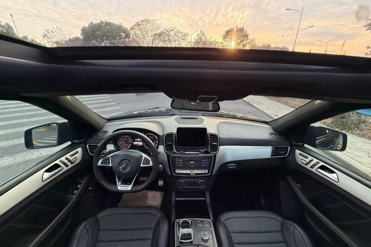 Used Mercedes-Benz GLE AMG 2015 AMG GLE 63 4MATIC Interior 1