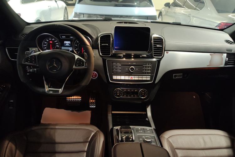 Used Mercedes-Benz GLE AMG 2015 AMG GLE 63 4MATIC Interior 2