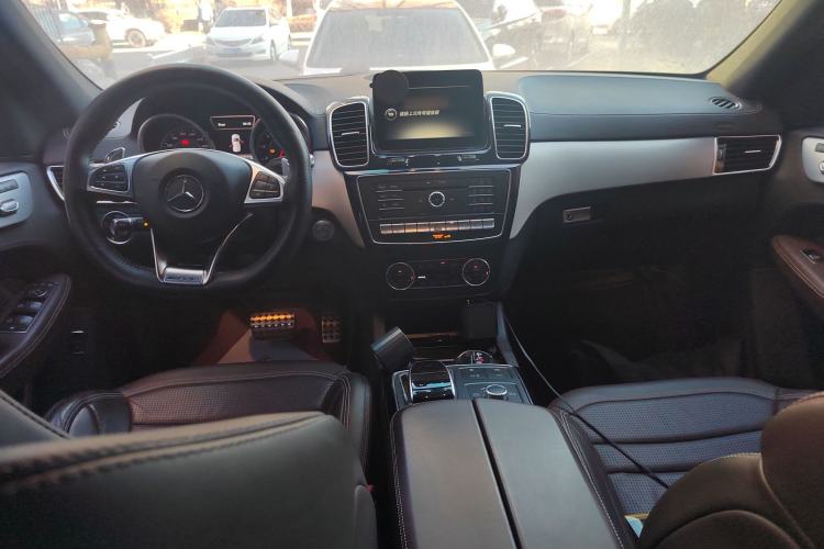 Used Mercedes-Benz GLE AMG 2015 AMG GLE 63 4MATIC Interior 2