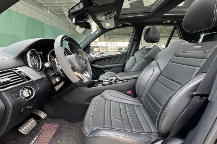 Used Mercedes-Benz GLE AMG 2015 AMG GLE 63 4MATIC Interior 2