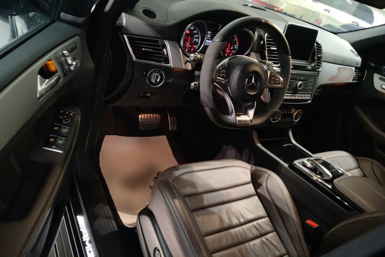 Used Mercedes-Benz GLE AMG 2015 AMG GLE 63 4MATIC Interior 3