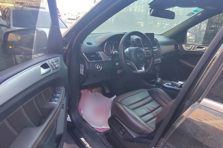 Used Mercedes-Benz GLE AMG 2015 AMG GLE 63 4MATIC Interior 3