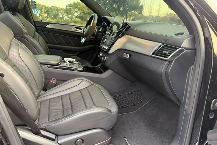 Used Mercedes-Benz GLE AMG 2015 AMG GLE 63 4MATIC Interior 4