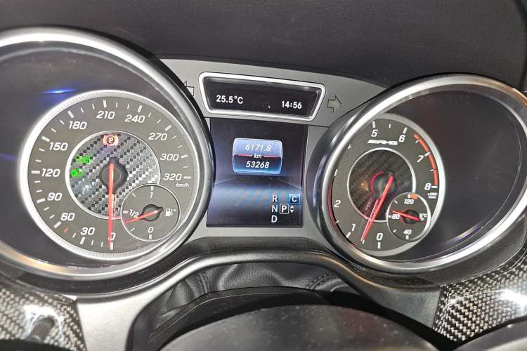 Used Mercedes-Benz GLE AMG 2015 AMG GLE 63 4MATIC Odometer Close Up