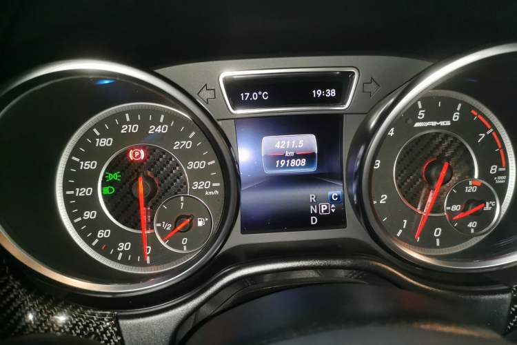 Used Mercedes-Benz GLE AMG 2015 AMG GLE 63 4MATIC Odometer Close Up
