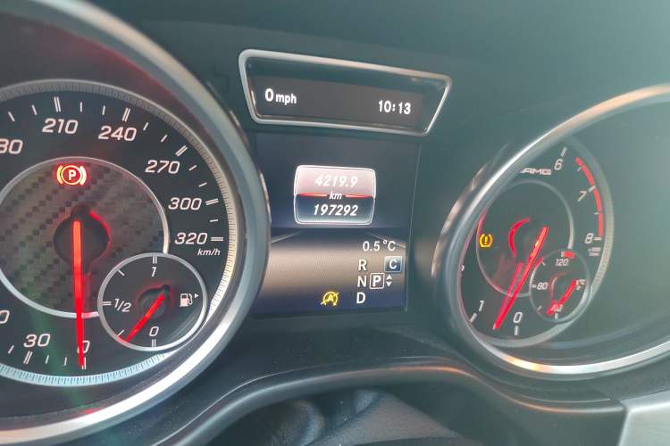 Used Mercedes-Benz GLE AMG 2015 AMG GLE 63 4MATIC Odometer Close Up