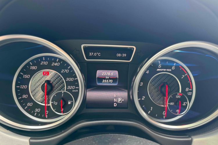 Used Mercedes-Benz GLE AMG 2015 AMG GLE 63 4MATIC Odometer Close Up