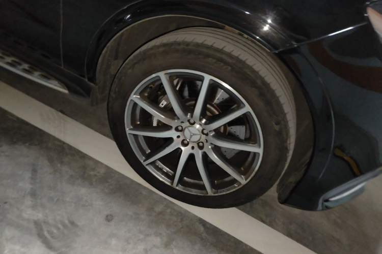 Used Mercedes-Benz GLE AMG 2015 AMG GLE 63 4MATIC Right Front Wheel Hub