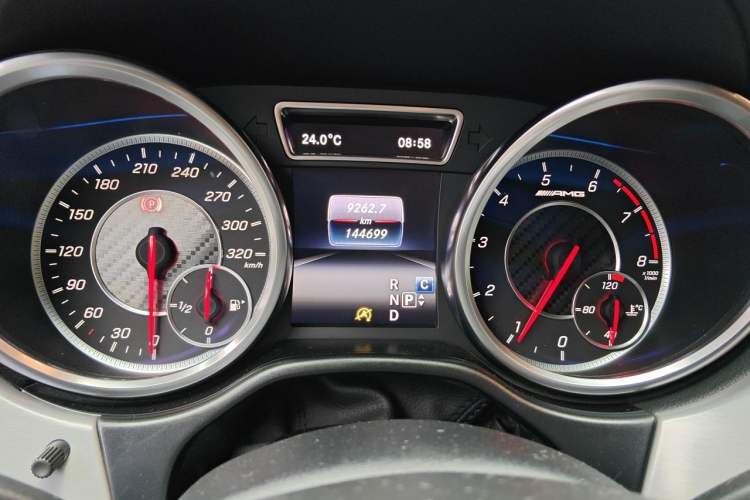 Used Mercedes-Benz GLE AMG 2015 AMG GLE 63 4MATIC Odometer Close Up