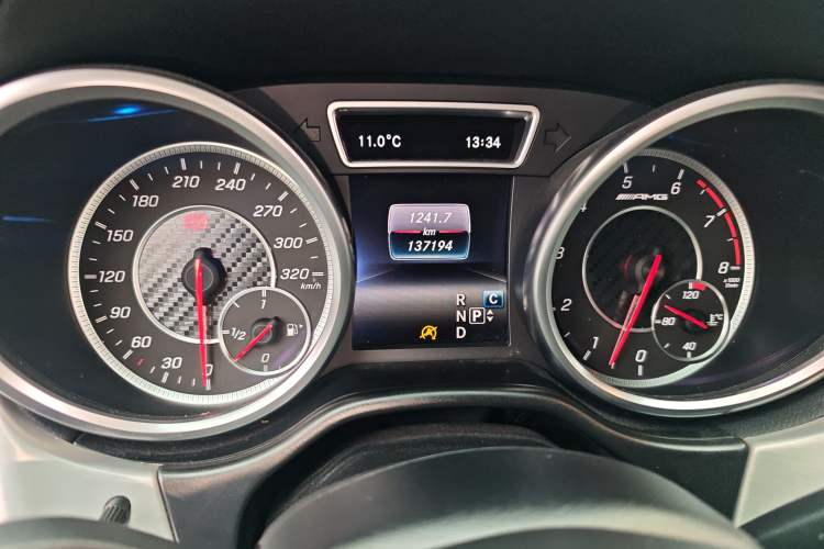 Used Mercedes-Benz GLE AMG 2015 AMG GLE 63 4MATIC Odometer Close Up