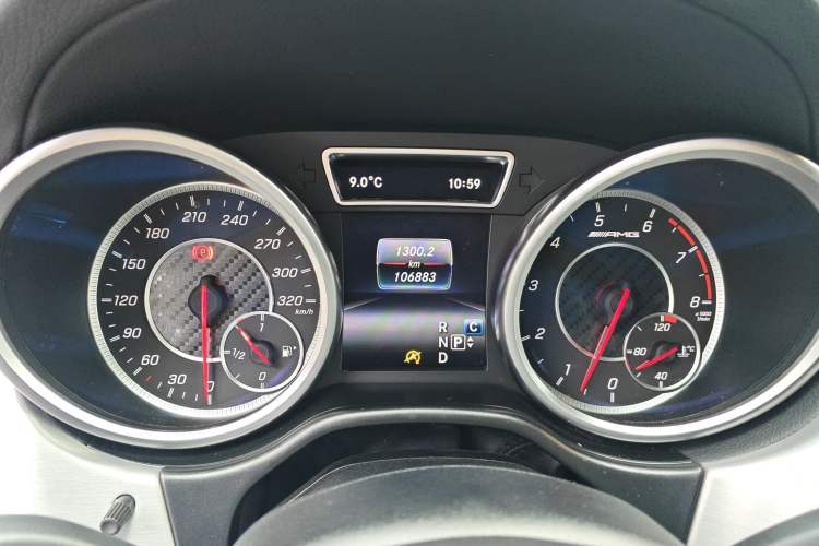Used Mercedes-Benz GLE AMG 2015 AMG GLE 63 4MATIC Odometer Close Up