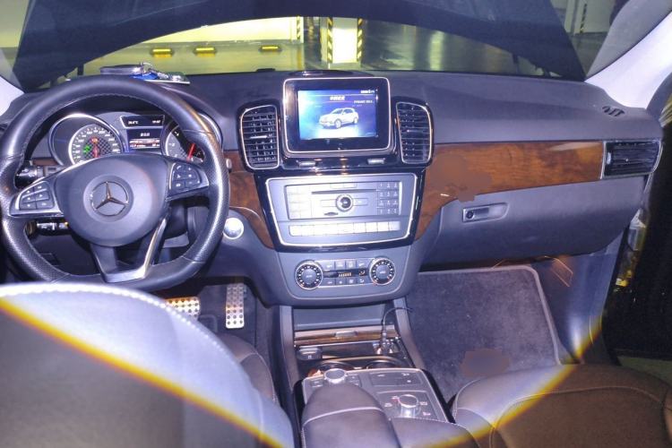 Used Mercedes-Benz GLE AMG 2017 AMG GLE 43 4MATIC Center Console