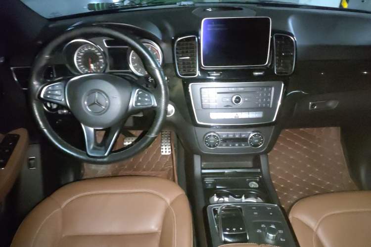 Used Mercedes-Benz GLE AMG 2017 AMG GLE 43 4MATIC Center Console