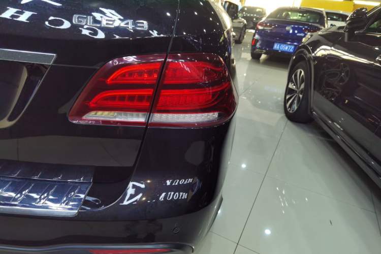 Used Mercedes-Benz GLE AMG 2017 AMG GLE 43 4MATIC Exterior 6