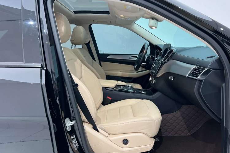 Used Mercedes-Benz GLE AMG 2017 AMG GLE 43 4MATIC Interior 9