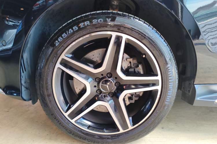 Used Mercedes-Benz GLE AMG 2017 AMG GLE 43 4MATIC Left Front Wheel Hub