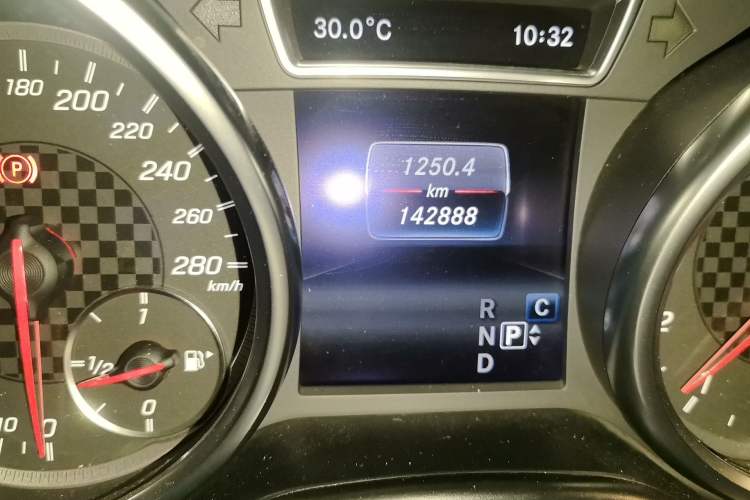 Used Mercedes-Benz GLE AMG 2017 AMG GLE 43 4MATIC Odometer Close Up