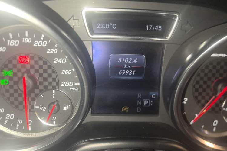 Used Mercedes-Benz GLE AMG 2017 AMG GLE 43 4MATIC Odometer Close Up