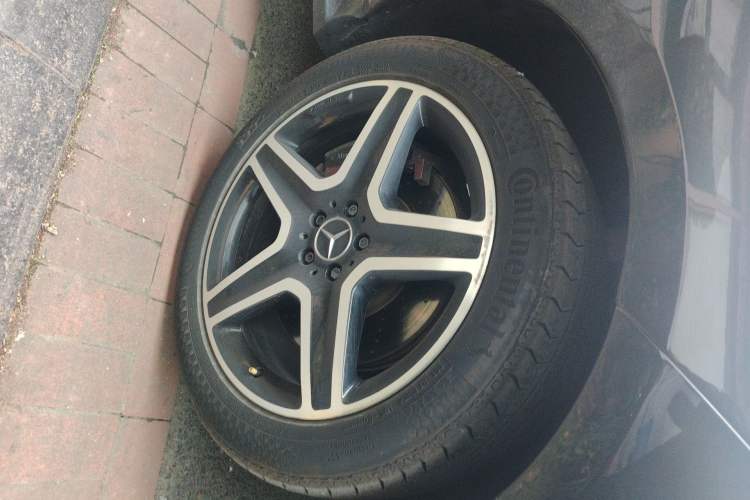 Used Mercedes-Benz GLE AMG 2017 AMG GLE 43 4MATIC Right Front Wheel Hub