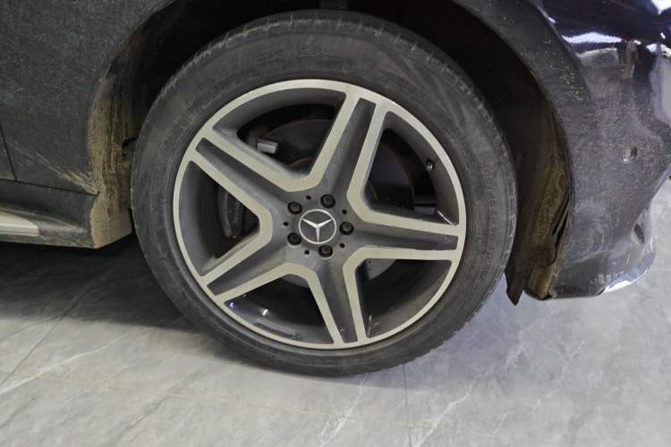 Used Mercedes-Benz GLE AMG 2017 AMG GLE 43 4MATIC Right Front Wheel Hub