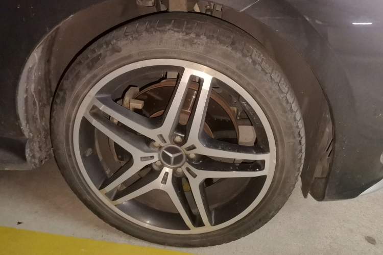 Used Mercedes-Benz GLE AMG 2017 AMG GLE 43 4MATIC Right Front Wheel Hub