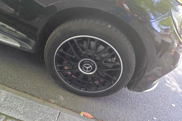 Used Mercedes-Benz GLE AMG 2017 AMG GLE 43 4MATIC Right Front Wheel Hub