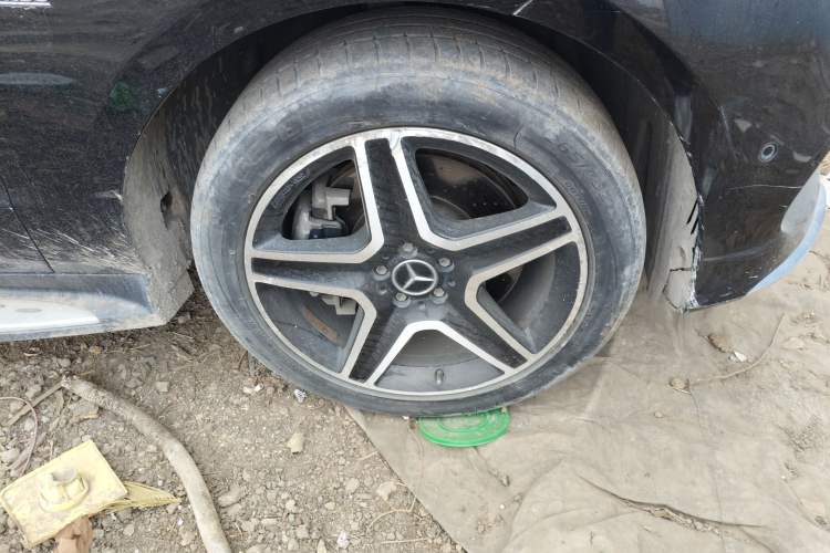 Used Mercedes-Benz GLE AMG 2017 AMG GLE 43 4MATIC Right Front Wheel Hub