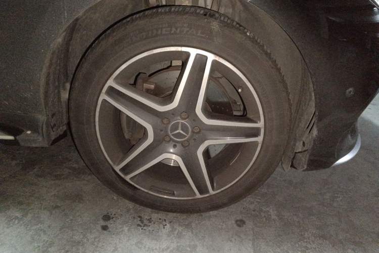 Used Mercedes-Benz GLE AMG 2017 AMG GLE 43 4MATIC Right Front Wheel Hub
