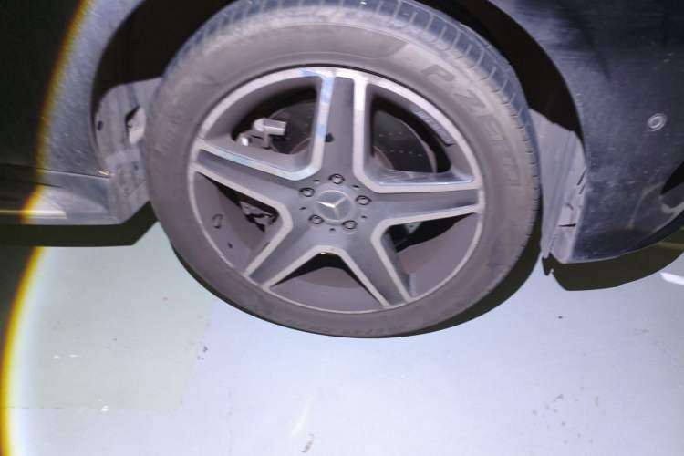 Used Mercedes-Benz GLE AMG 2017 AMG GLE 43 4MATIC Right Front Wheel Hub