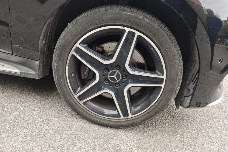 Used Mercedes-Benz GLE AMG 2017 AMG GLE 43 4MATIC Right Front Wheel Hub