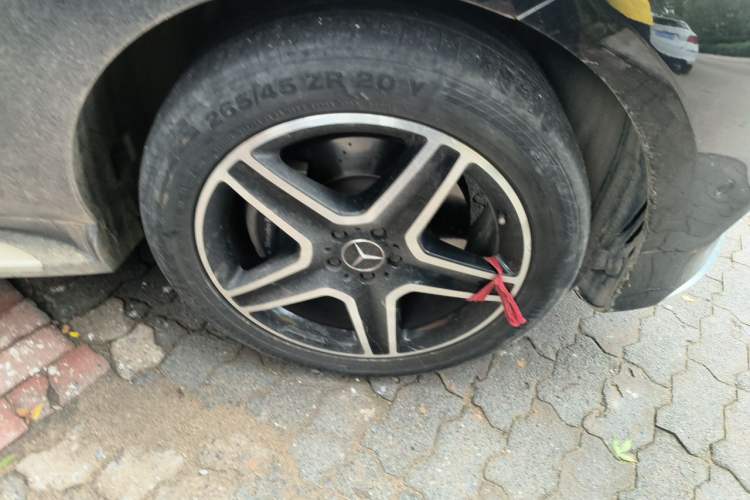 Used Mercedes-Benz GLE AMG 2017 AMG GLE 43 4MATIC Right Front Wheel Hub