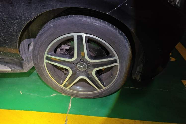 Used Mercedes-Benz GLE AMG 2017 AMG GLE 43 4MATIC Right Front Wheel Hub