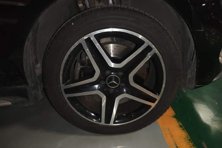 Used Mercedes-Benz GLE AMG 2017 AMG GLE 43 4MATIC Right Front Wheel Hub