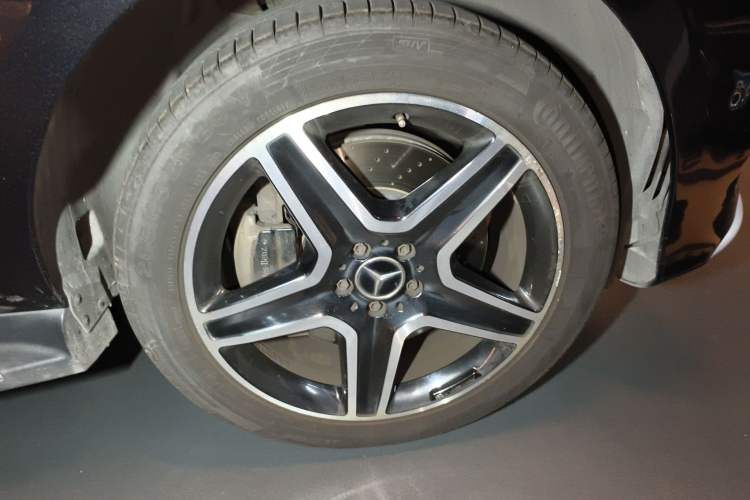 Used Mercedes-Benz GLE AMG 2017 AMG GLE 43 4MATIC Right Front Wheel Hub