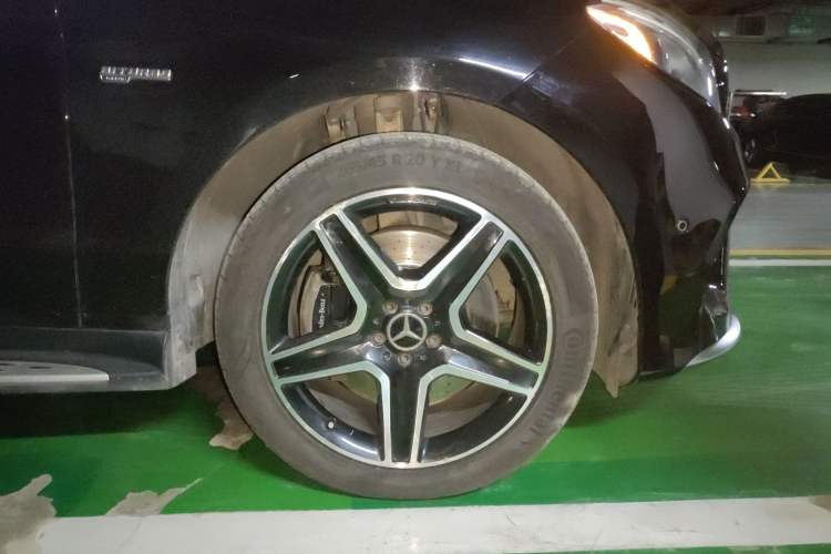 Used Mercedes-Benz GLE AMG 2017 AMG GLE 43 4MATIC Right Front Wheel Hub