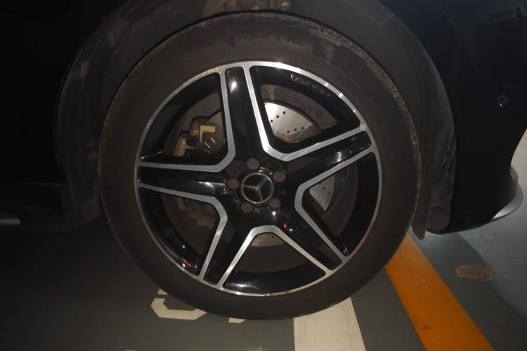 Used Mercedes-Benz GLE AMG 2017 AMG GLE 43 4MATIC Right Front Wheel Hub