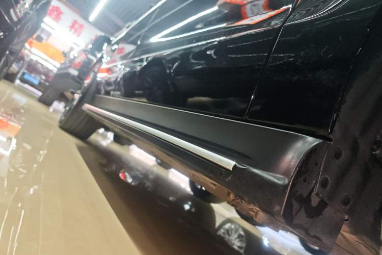 Used Mercedes-Benz GLE AMG 2017 AMG GLE 43 4MATIC Right Side Sill