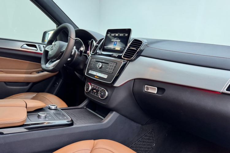 Used Mercedes-Benz GLE AMG 2017 AMG GLE 43 4MATIC Interior 5