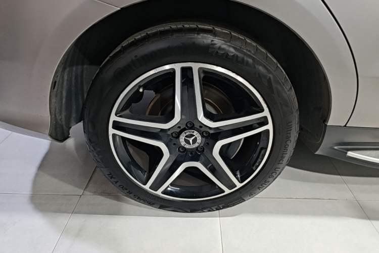 Used Mercedes-Benz GLE AMG 2017 AMG GLE 43 4MATIC Right Rear Wheel Hub