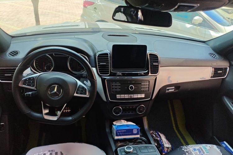 Used Mercedes-Benz GLE AMG 2017 AMG GLE 43 4MATIC Center Console