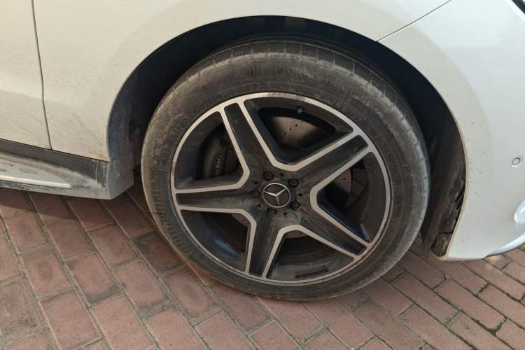 Used Mercedes-Benz GLE AMG 2017 AMG GLE 43 4MATIC Right Front Wheel Hub