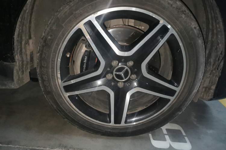 Used Mercedes-Benz GLE AMG 2017 AMG GLE 43 4MATIC Right Front Wheel Hub